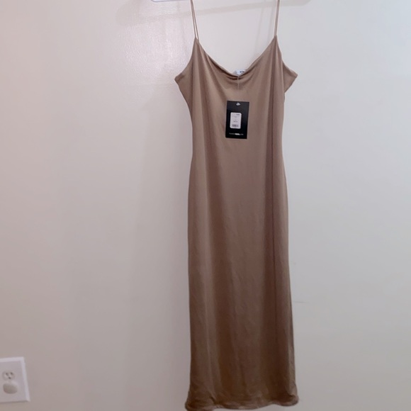 Fashion Nova Bouncing Back Dress, Sz. Med - Picture 4 of 5